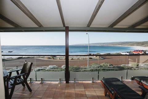 Canal Rocks Beachfront Apartments - Tourism Caloundra 0