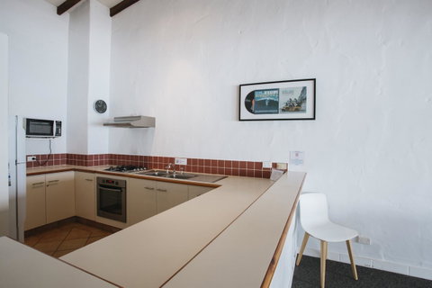 Canal Rocks Beachfront Apartments - Tourism Caloundra 25