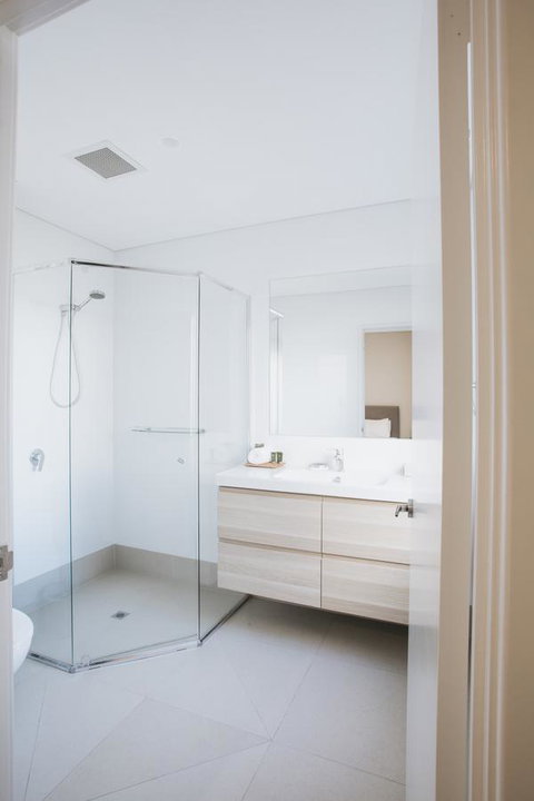 Canal Rocks Beachfront Apartments - Tourism Caloundra 40