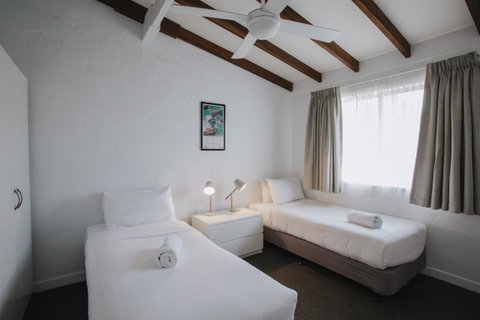 Canal Rocks Beachfront Apartments - Tourism Caloundra 17