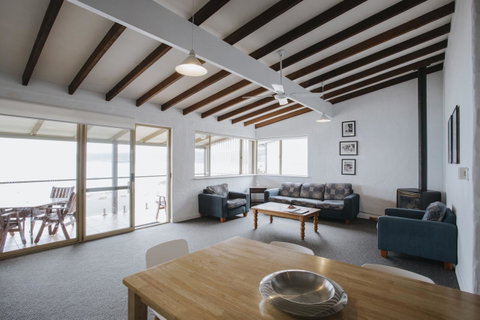 Canal Rocks Beachfront Apartments - Tourism Caloundra 24