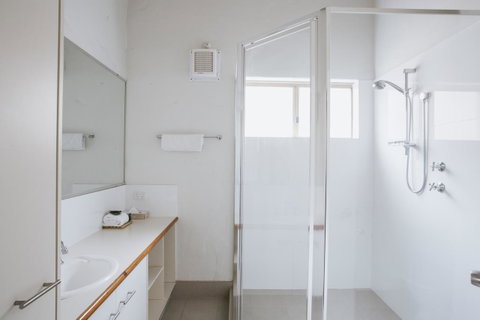 Canal Rocks Beachfront Apartments - Tourism Caloundra 1