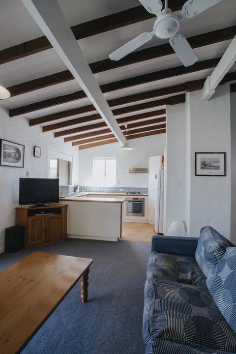 Canal Rocks Beachfront Apartments - Tourism Caloundra 11