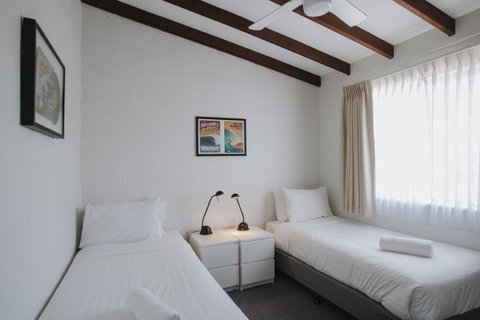 Canal Rocks Beachfront Apartments - Tourism Caloundra 31
