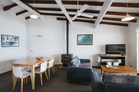 Canal Rocks Beachfront Apartments - Tourism Caloundra 2