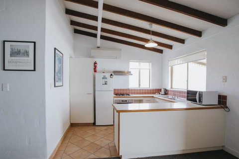 Canal Rocks Beachfront Apartments - Tourism Caloundra 21
