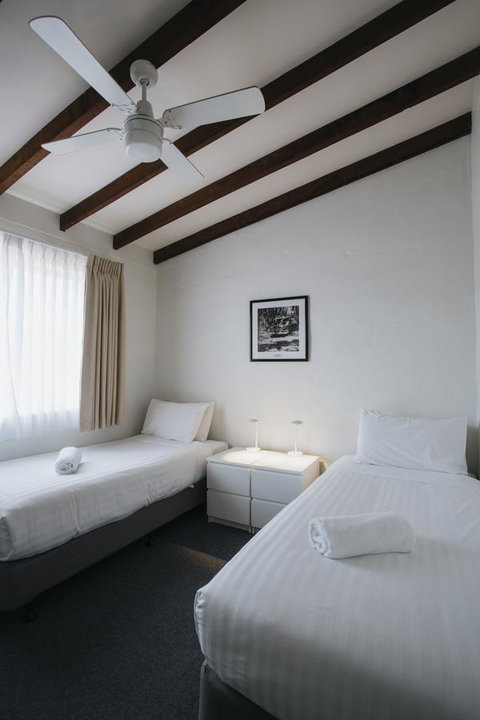 Canal Rocks Beachfront Apartments - Tourism Caloundra 12