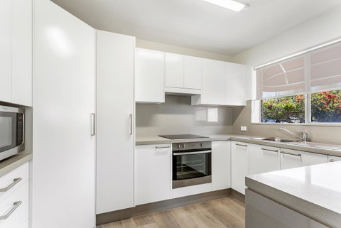Laman Lodge, Unit 2, 15 Laman Street - Tourism Caloundra 7