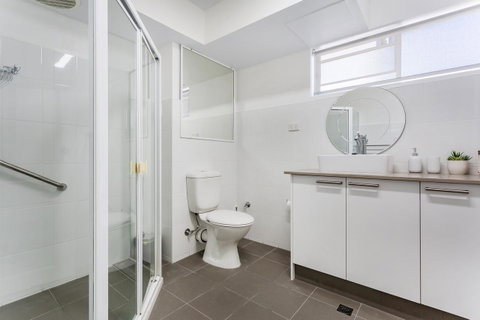 Laman Lodge, Unit 2, 15 Laman Street - Tourism Caloundra 11