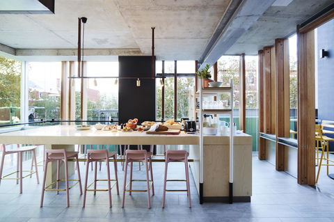 Alex Hotel - Tourism Caloundra 4