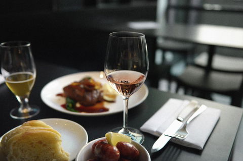 Alex Hotel - Tourism Caloundra 8