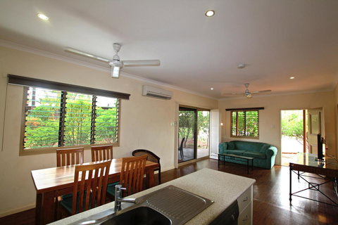 Kimberley Hotel - Tourism Caloundra 4