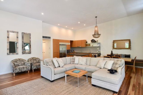 East On Byron - Tourism Caloundra 13