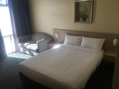 Junee Motor Inn - Tourism Caloundra 14