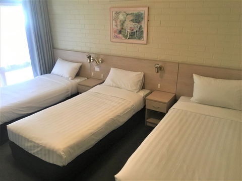 Junee Motor Inn - Tourism Caloundra 18