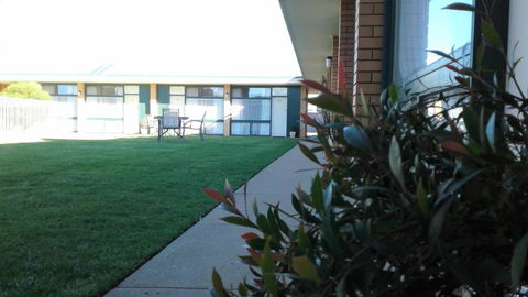 Junee Motor Inn - Tourism Caloundra 9