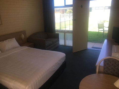 Junee Motor Inn - Tourism Caloundra 0