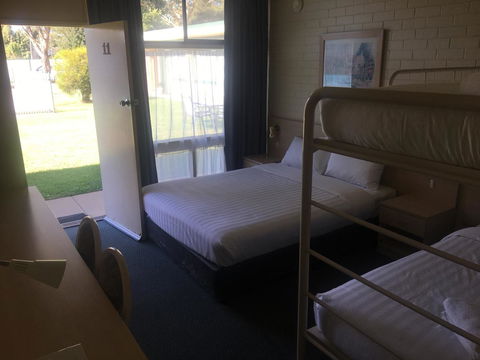 Junee Motor Inn - Tourism Caloundra 16