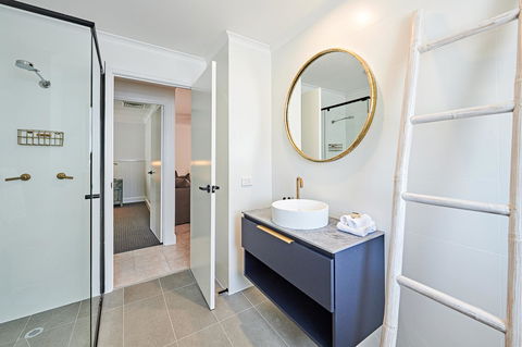 The Lord Byron - Tourism Caloundra 17