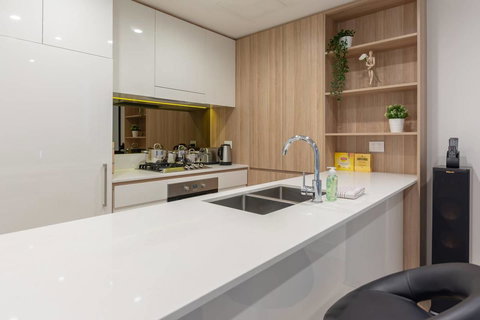 Japanese Style Waterfront Apt Wt Rooftop Pool - Tourism Caloundra 9