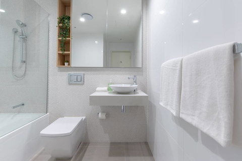 Japanese Style Waterfront Apt Wt Rooftop Pool - Tourism Caloundra 19