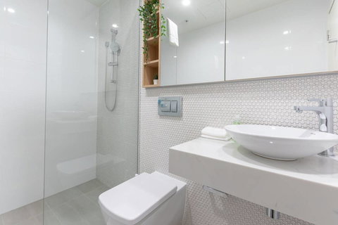 Japanese Style Waterfront Apt Wt Rooftop Pool - Tourism Caloundra 12