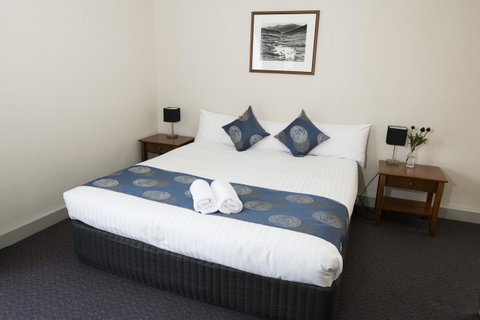Banjo Paterson Inn - Tourism Caloundra 25