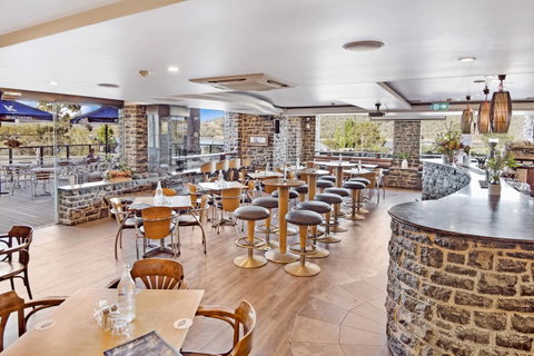 Banjo Paterson Inn - Tourism Caloundra 8
