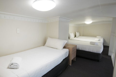 Banjo Paterson Inn - Tourism Caloundra 27