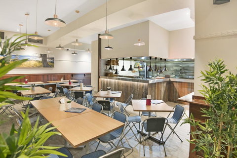 Banjo Paterson Inn - Tourism Caloundra 4