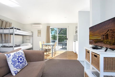 Huskisson Holiday Motel Cabins - Tourism Caloundra 1