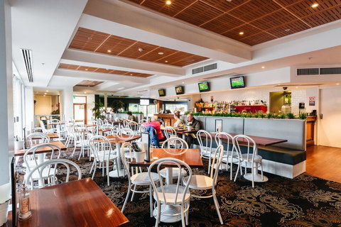 Coniston Hotel Wollongong - Tourism Caloundra 11