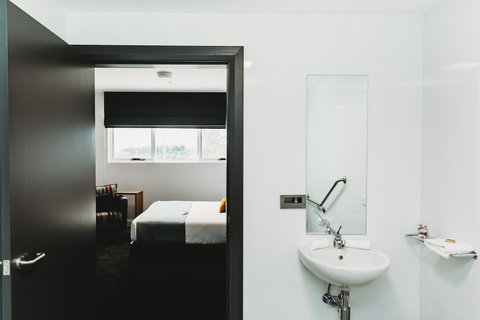 Coniston Hotel Wollongong - Tourism Caloundra 27