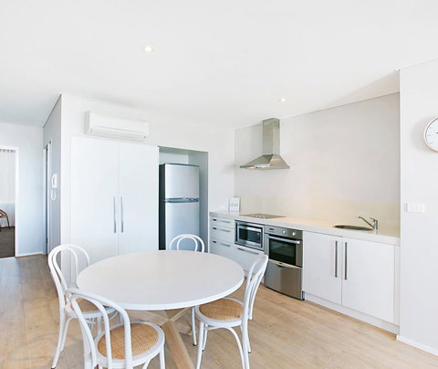 Oaks Nelson Bay Lure Suites - Tourism Caloundra 1