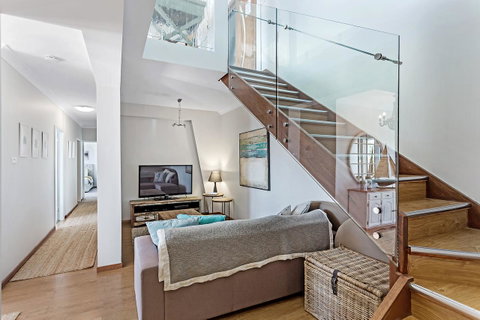 Phuza Maningi 17 Myan Close - Tourism Caloundra 10