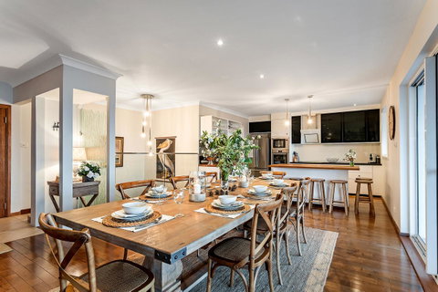 Phuza Maningi 17 Myan Close - Tourism Caloundra 7