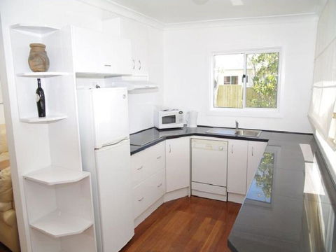 Jupiter, 3 Scott Street - Tourism Caloundra 1