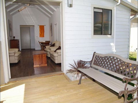 Jupiter, 3 Scott Street - Tourism Caloundra 2