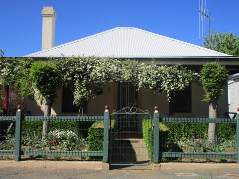 Boot Makers Cottage - Tourism Caloundra 1