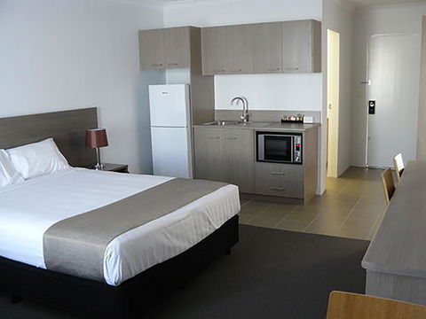 Adelong Motel - Tourism Caloundra 8