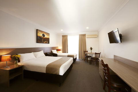 Adelong Motel - Tourism Caloundra 0