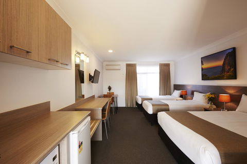 Adelong Motel - Tourism Caloundra 4