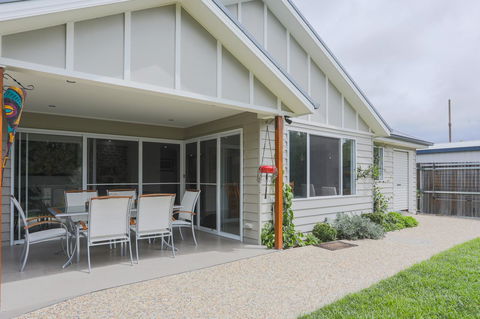 Armidale Cottage - House 2 - Tourism Caloundra 0