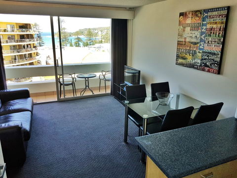 Manly Central Executive - Tourism Caloundra 5