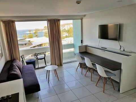 Manly Central Executive - Tourism Caloundra 3
