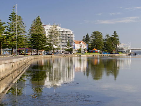 Oaks The Entrance Waterfront Suites - Tourism Caloundra 4