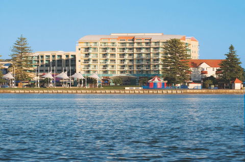 Oaks The Entrance Waterfront Suites - Tourism Caloundra 9
