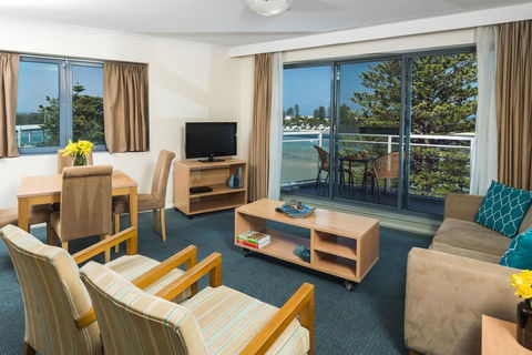 Oaks The Entrance Waterfront Suites - Tourism Caloundra 2