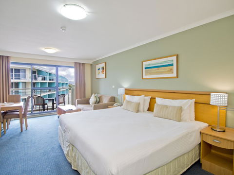 Oaks The Entrance Waterfront Suites - Tourism Caloundra 10