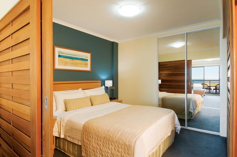 Oaks The Entrance Waterfront Suites - Tourism Caloundra 3